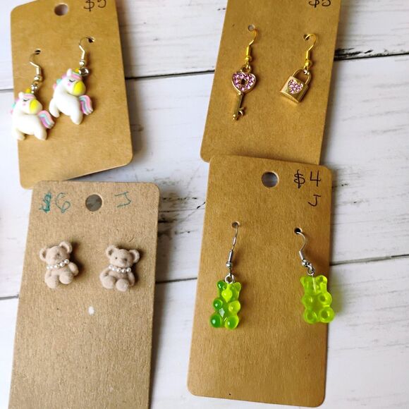 10 Novelty Cute Earring Lot/Bundle Resellers Teapot, Lips, Bears, Daisy NEW - Picture 2 of 4